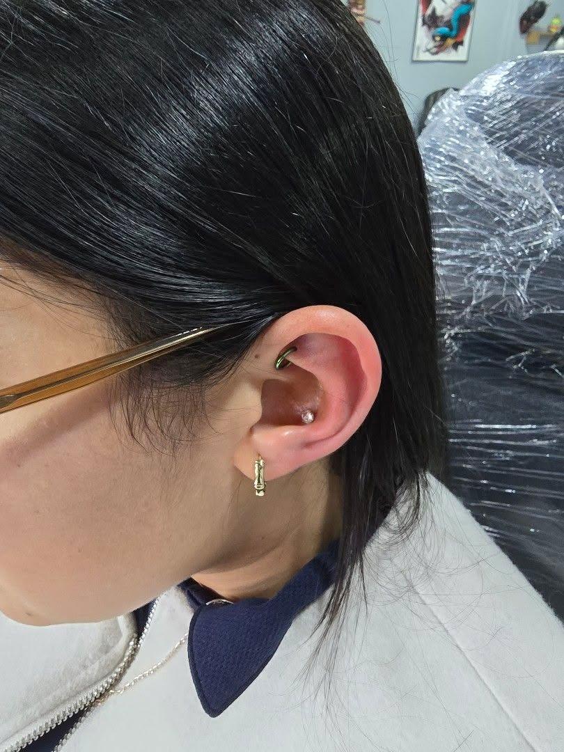 Piercing rook y lóbulo